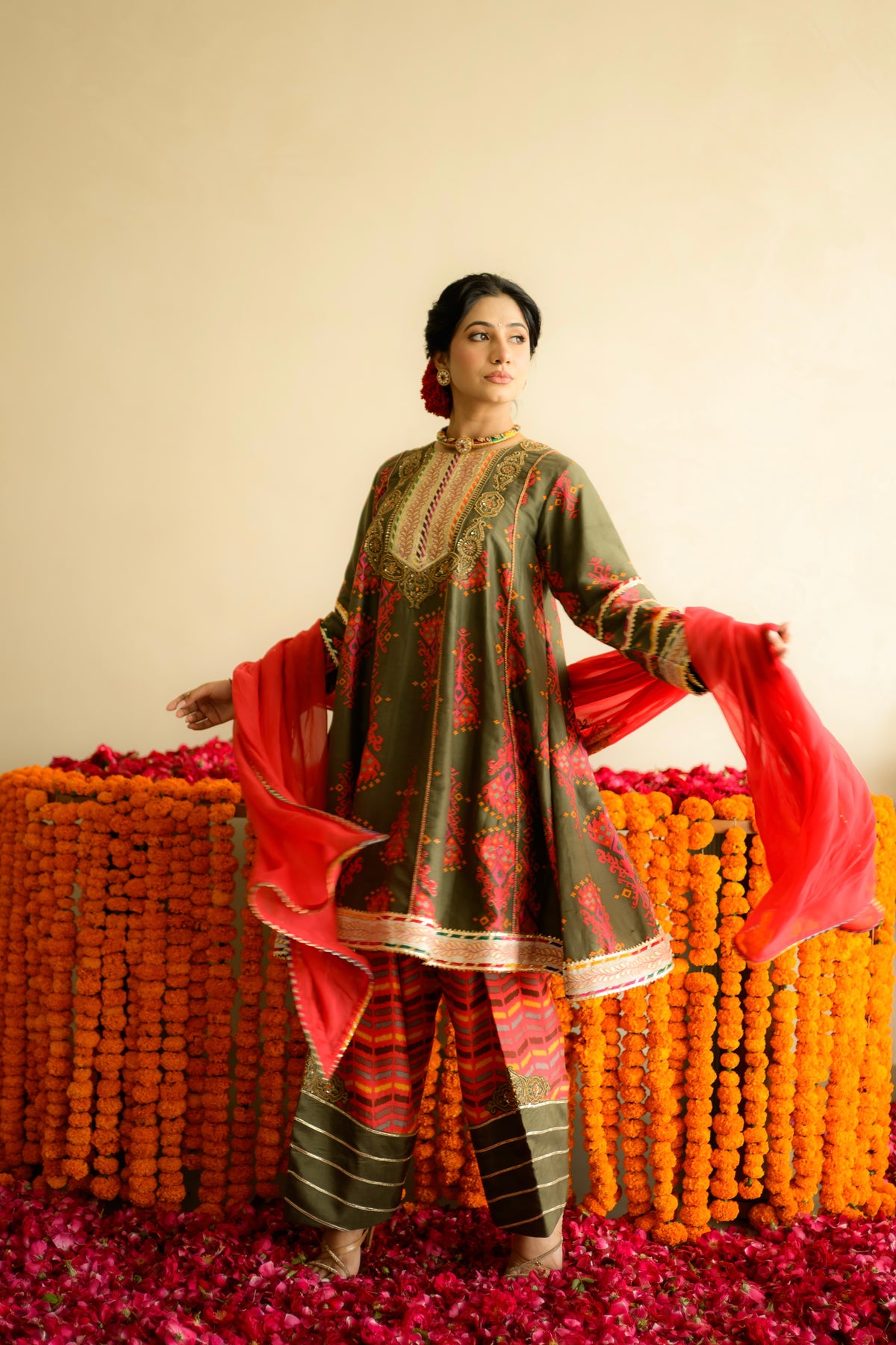 Zareen Chogha Set