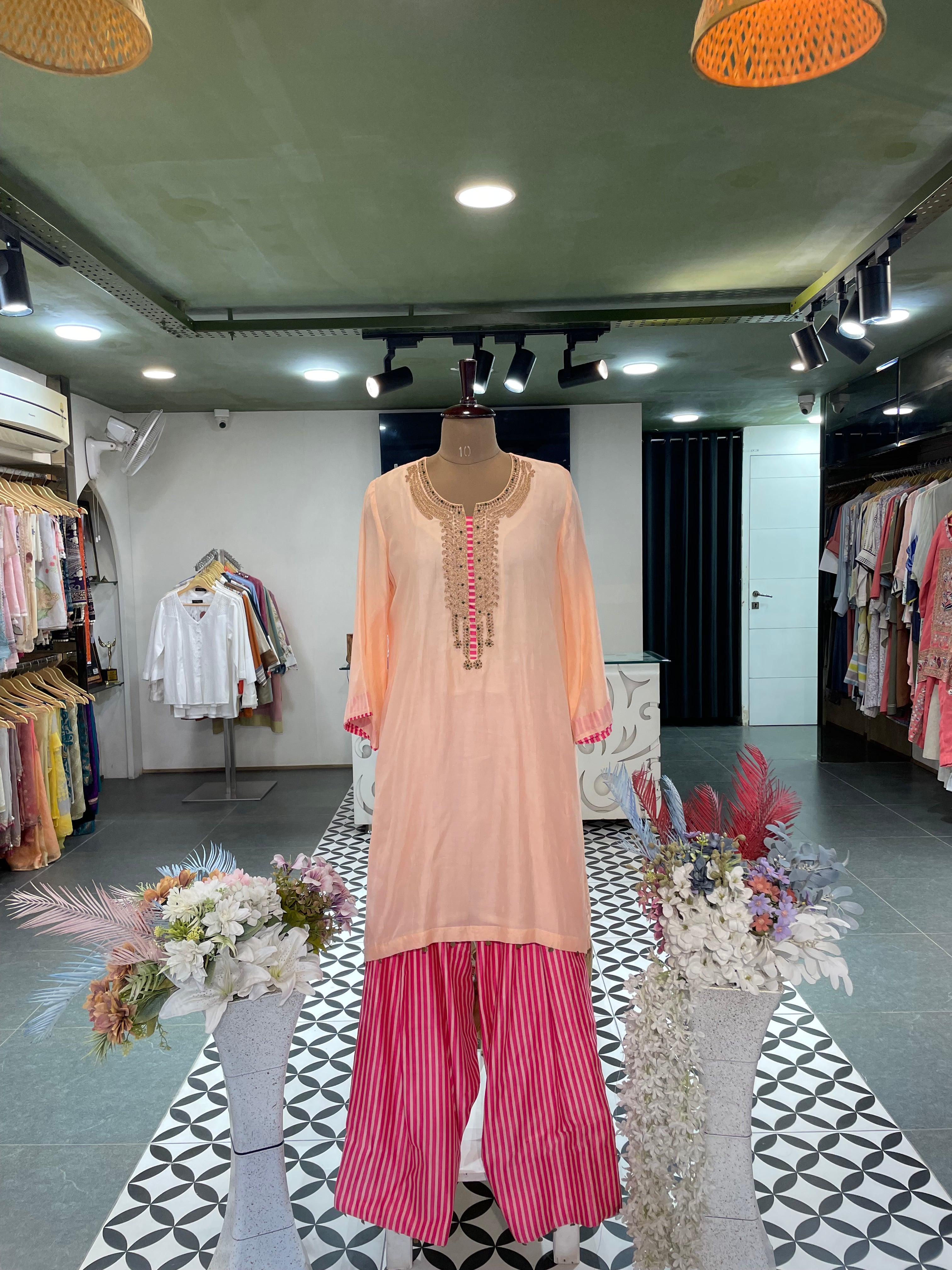 Inaaya Mulmul Kurta Set