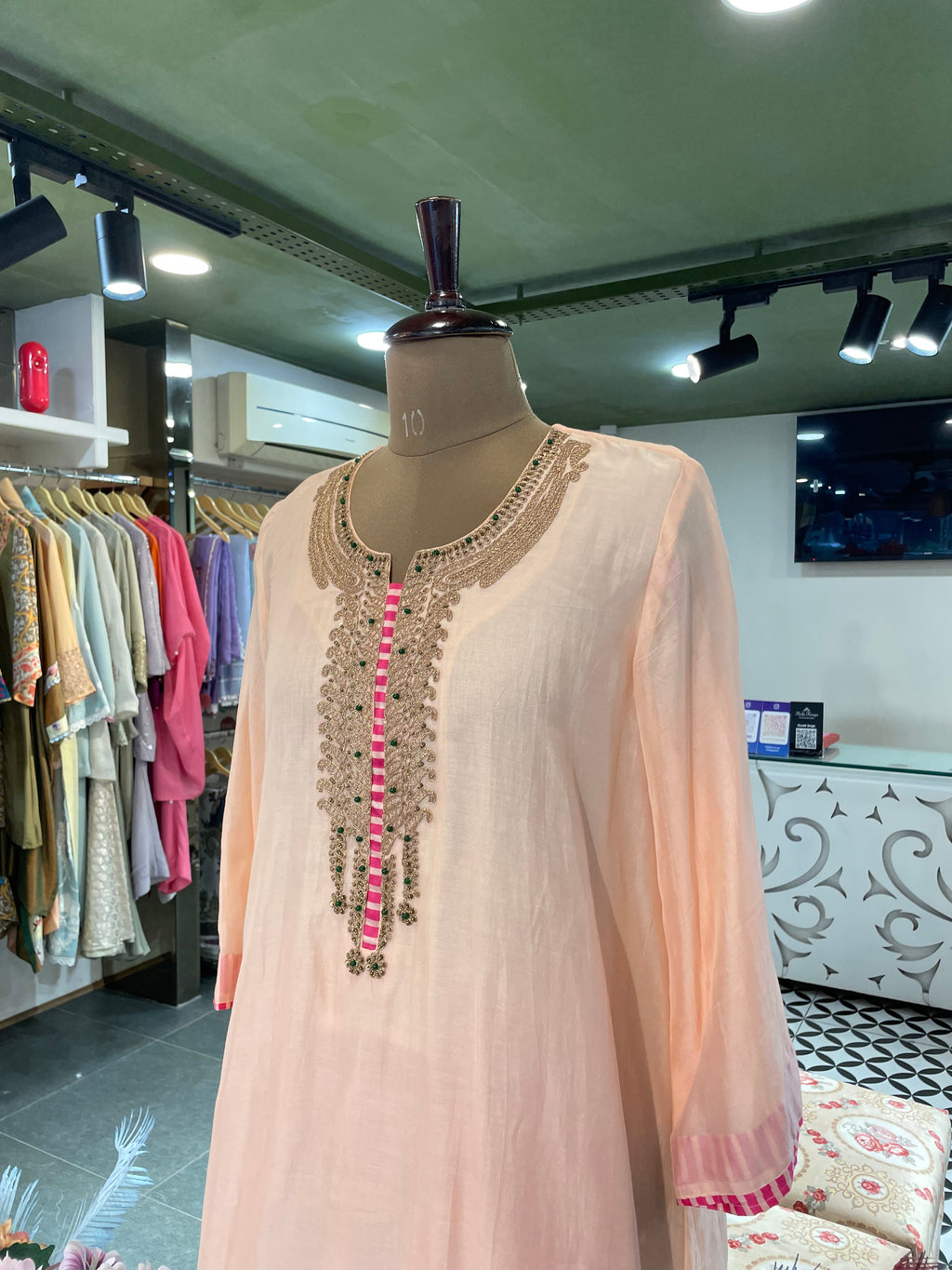 Inaaya Mulmul Kurta Set