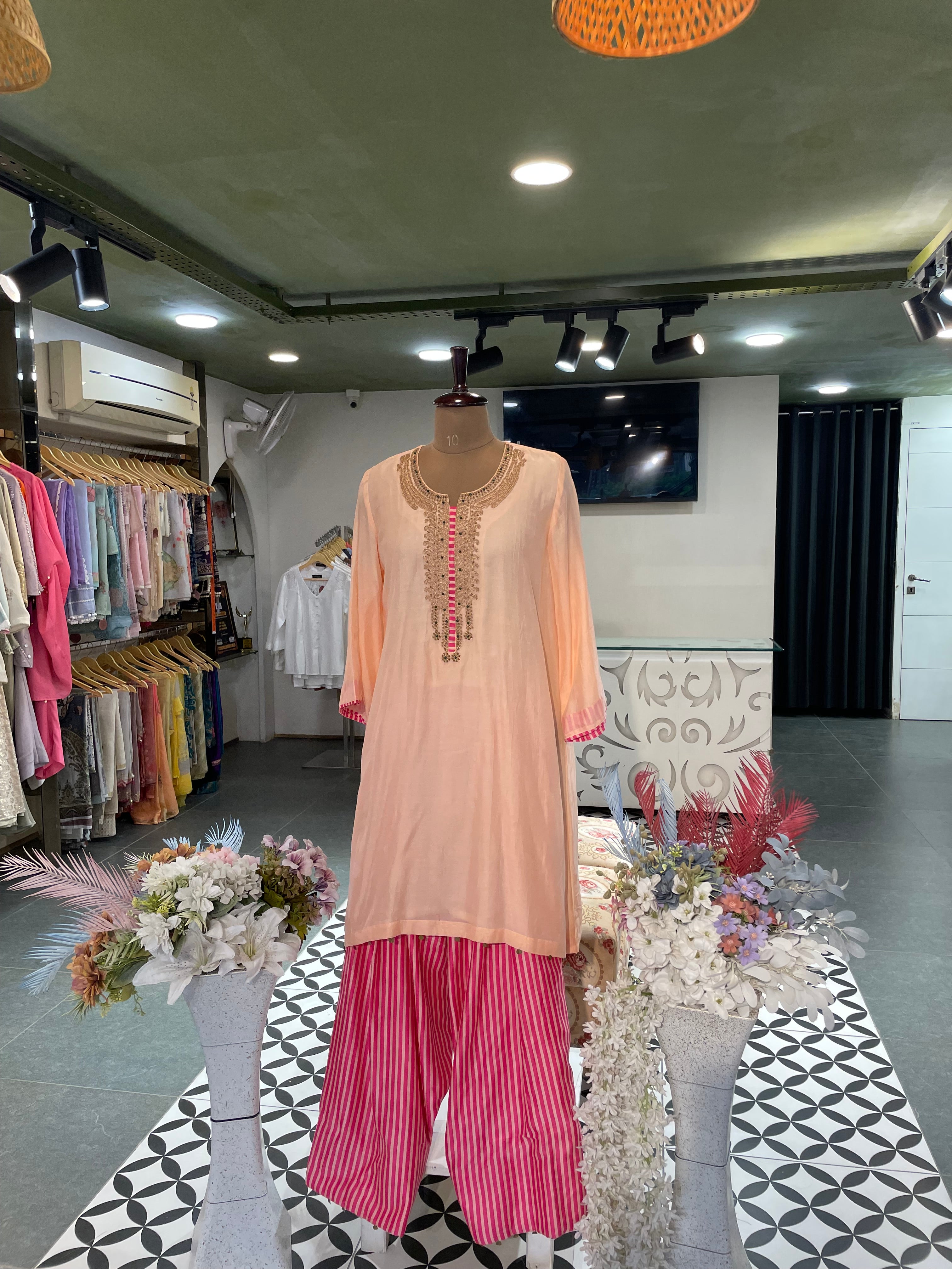 Inaaya Mulmul Kurta Set